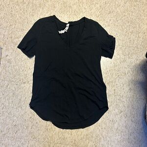 Lululemon v-neck top size 6